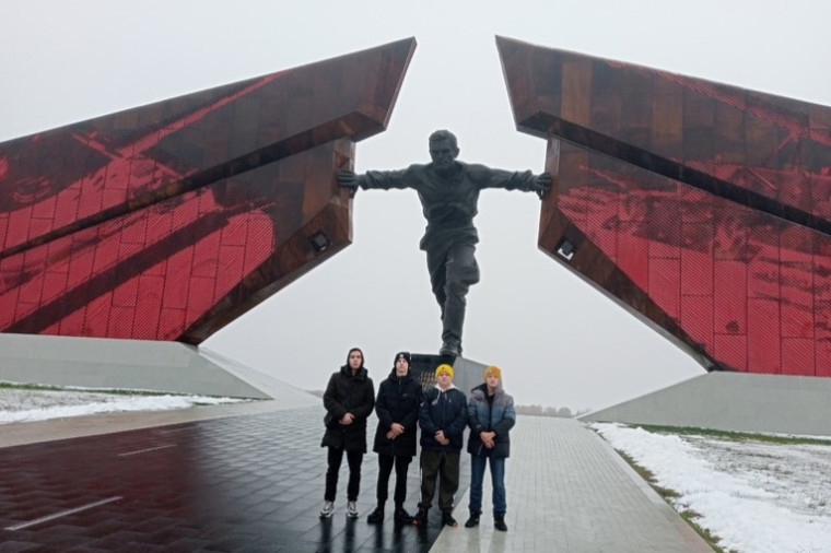 На экскурсии, посвящённой 80-летию победы в Курской битве.