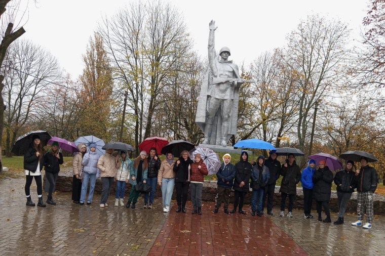 На экскурсии, посвящённой 80-летию победы в Курской битве.