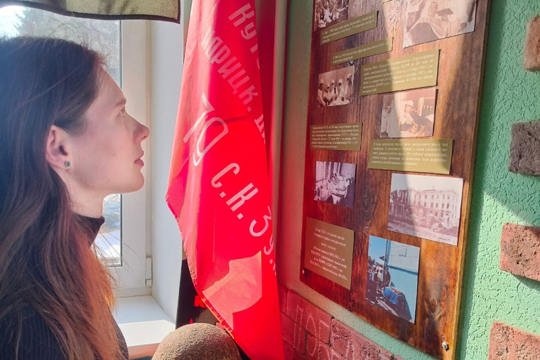 Бойцы ПО «Курская земля» посетили музейную комнату «Страницы истории».